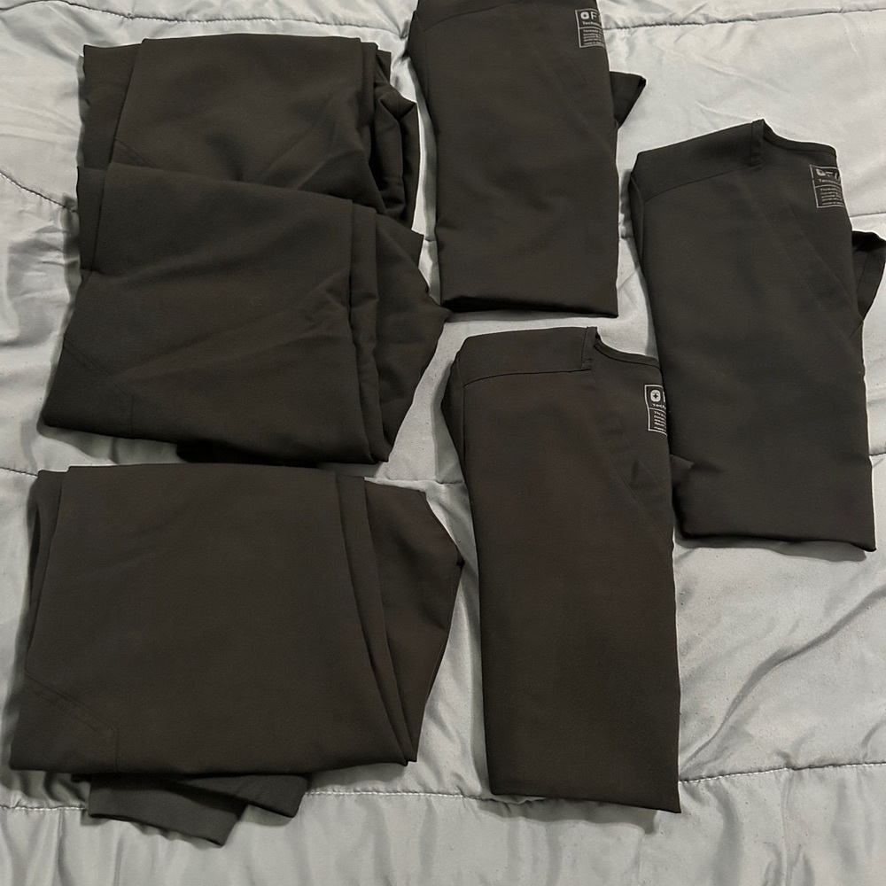 Black figs scrub sets